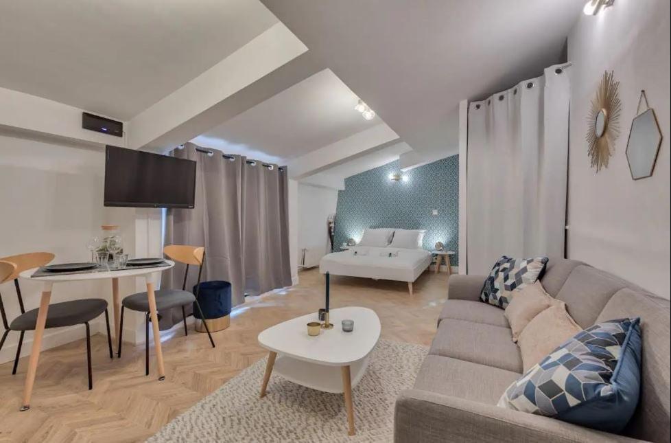Appartement Renove Proche Arc Triomphe - 2P Париж Экстерьер фото